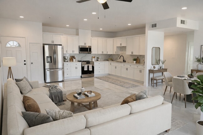 Building Photo - Solana Apartments