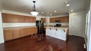 Photo - 564 Botan St