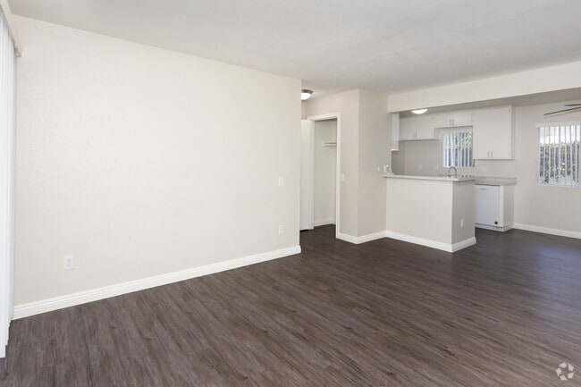 1BR, 1BA - 750SF - Living Room - ROBERTA