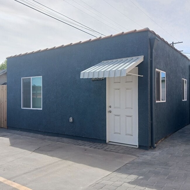 Building Photo - 58388th Unit 5836 1/2 Rental
