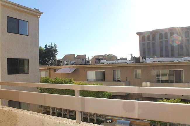 Photo - Sherman Oaks Renaissance