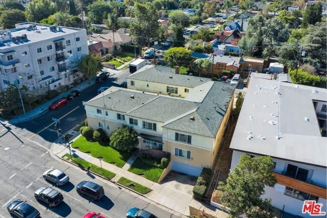 Photo - 5804 San Vicente Blvd Apartments