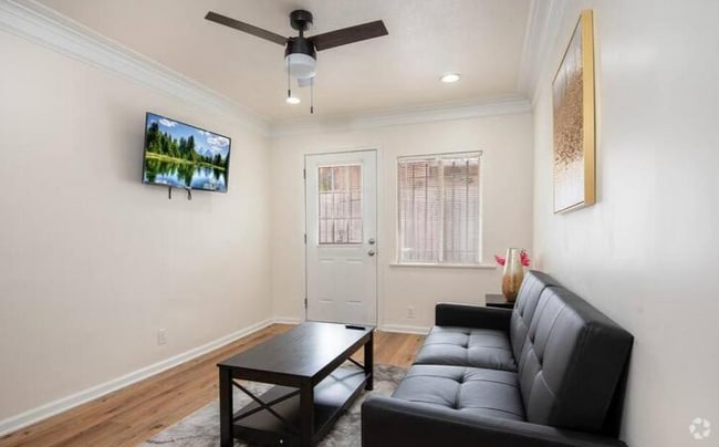 Building Photo - 1161 W 38th St Unit 2 Rental