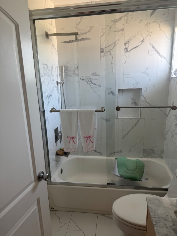 Photo - 15053 Victory Blvd