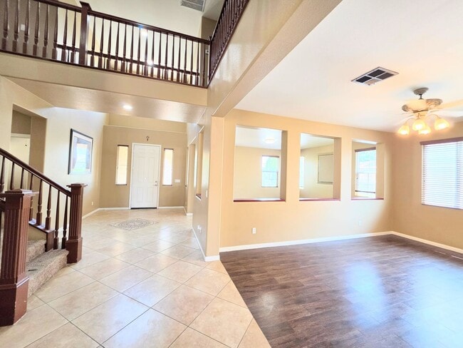 Photo - 30040 Cheveley Park St