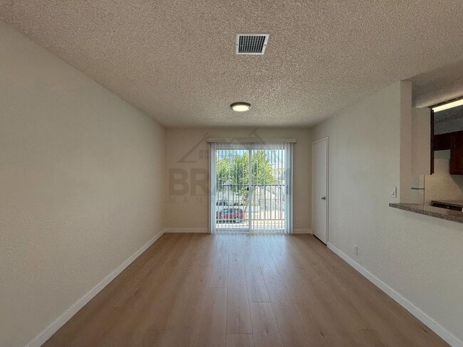 Photo - 14801 Delano St Unit 6