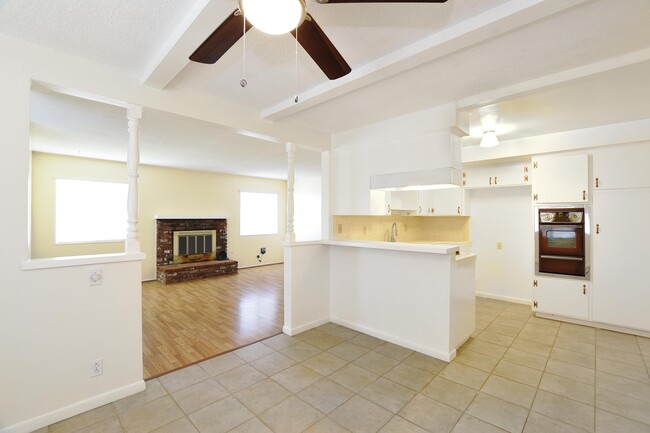 Photo - 650 Ridgeway Ln Unit 2