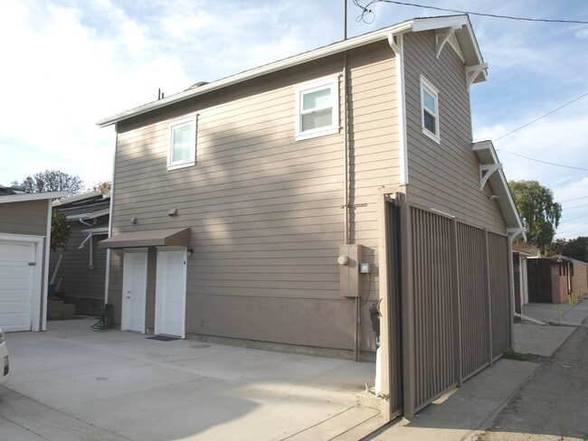 Entry behind rolling gate off alley - 4242 Montair Ave Unit A
