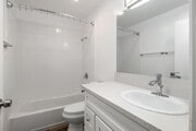 1BD, 1BA - 647SF - Bathroom - Las Palmas Apartments