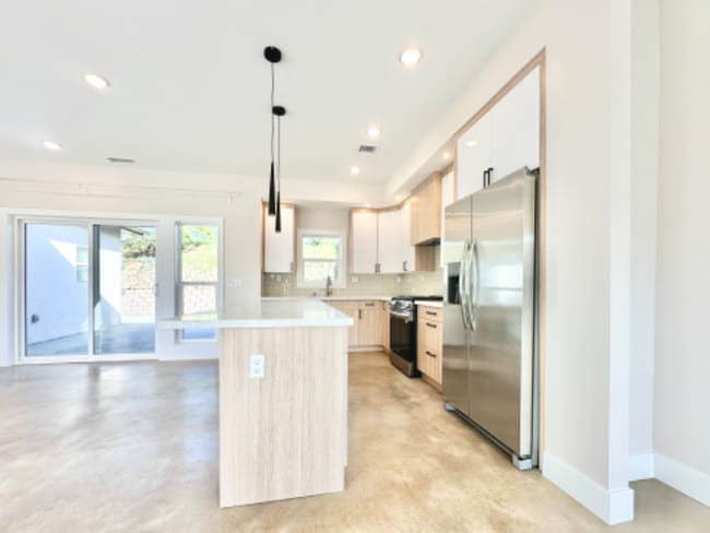 Photo - 2139 Judson St