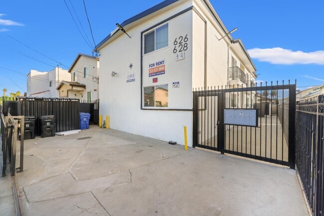 Photo - 626 W 54th St