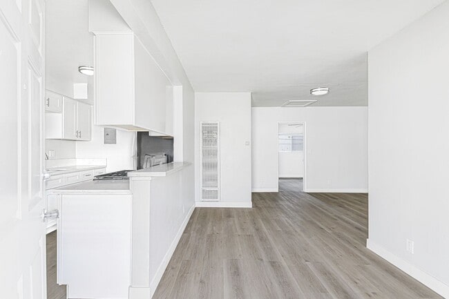 Photo - 811 Gardenia Ave Unit 06