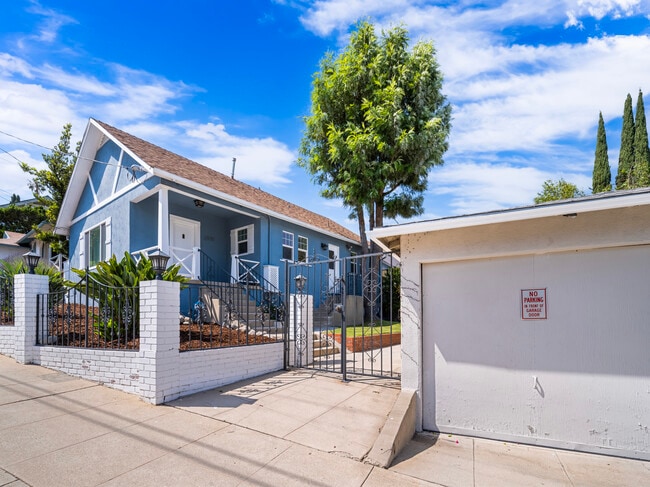 Photo - 2811 Angus St