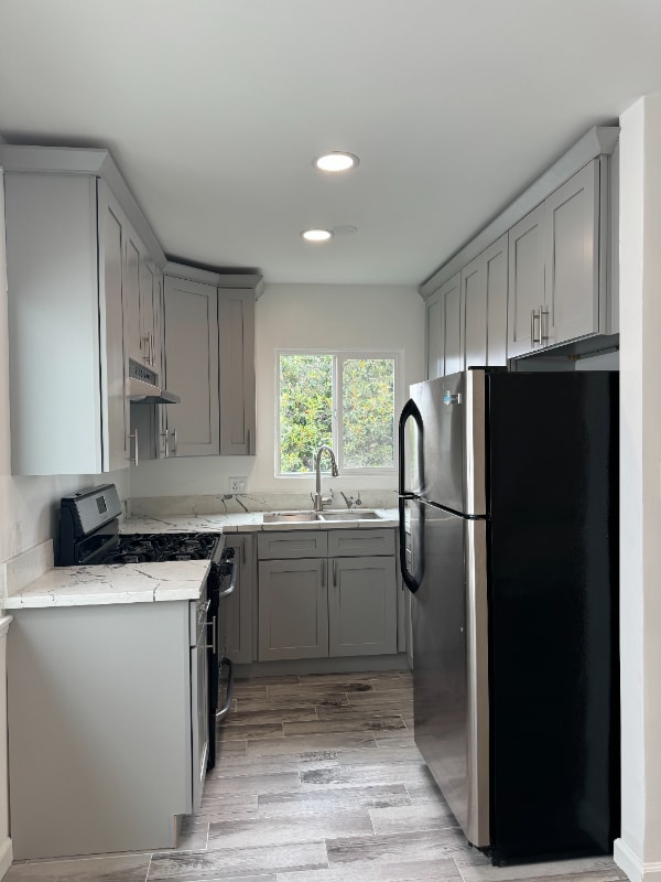 Building Photo - 1553 Ridgeley Dr