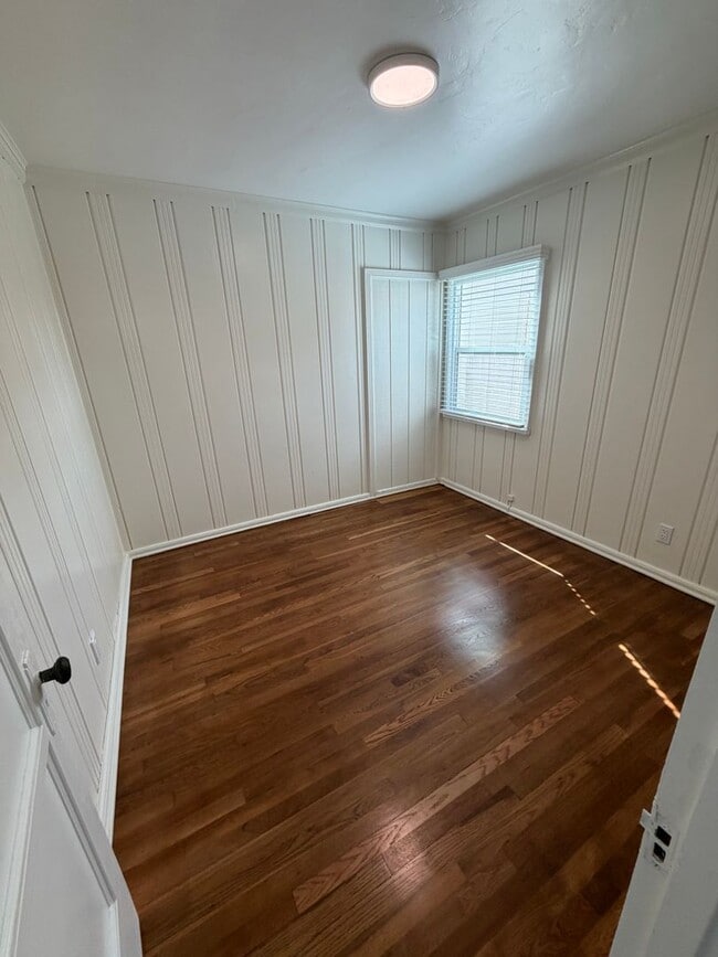 Photo - 4832-4834 Kansas St Unit 2