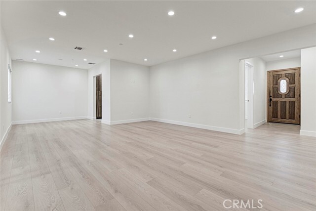 Photo - 13327 Strathern St