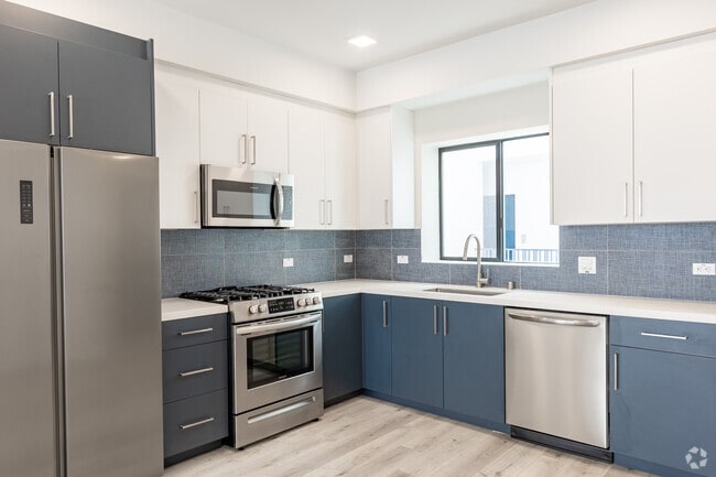 Kitchen - 1111 N Kenmore Ave