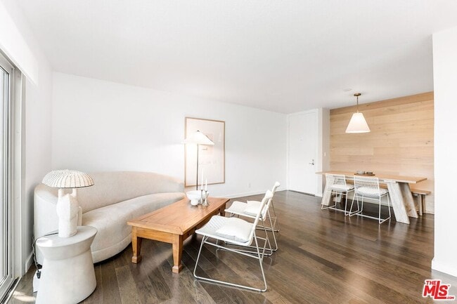 Photo - 141 S Clark Dr