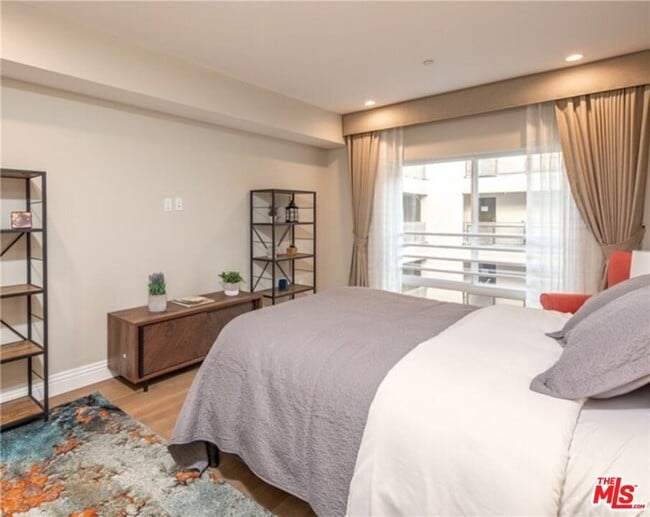 Building Photo - 2939 Leeward Ave Unit 317