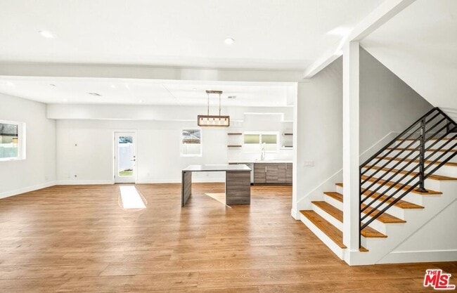 Photo - 5641 Riverton Ave