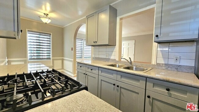 Building Photo - 1022 S Norton Ave Unit A Rental
