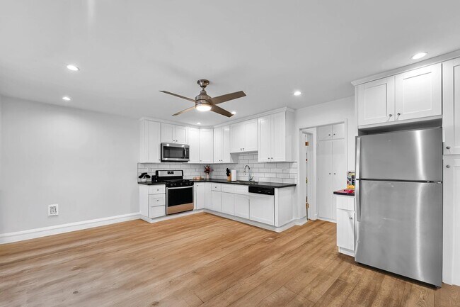 Photo - 925 W 30th St Unit 7