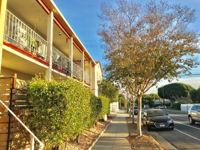 Photo - 2300 Oak St Unit 5