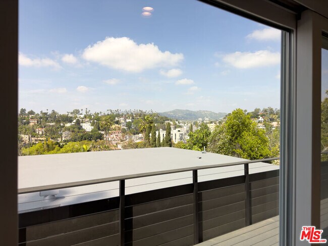 Photo - 845 N La Fayette Park Pl