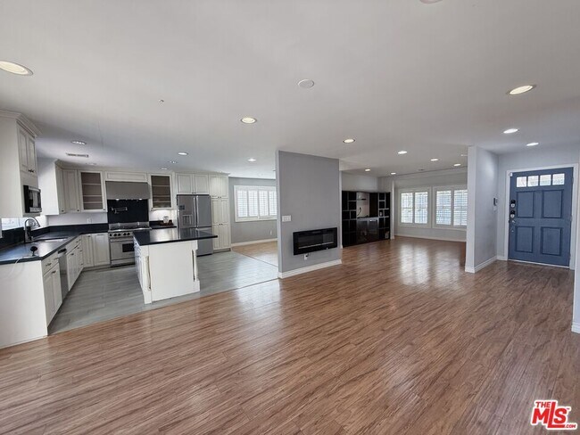 Photo - 5932 Cahill Ave