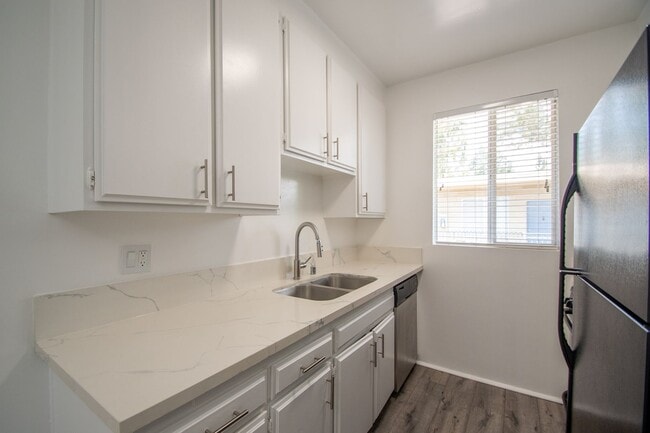 Photo - 4565 Hazeltine Ave Unit 207