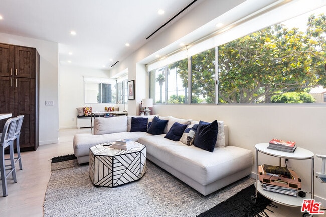 Photo - 838 N Doheny Dr Unit 203