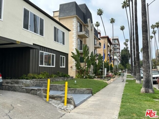 Building Photo - 517 S Kenmore Ave Unit 1 Rental