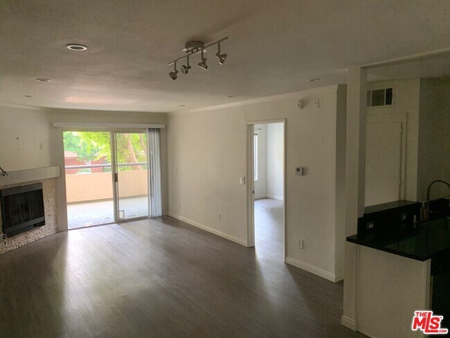 Photo - 5530 Owensmouth Ave Unit 108