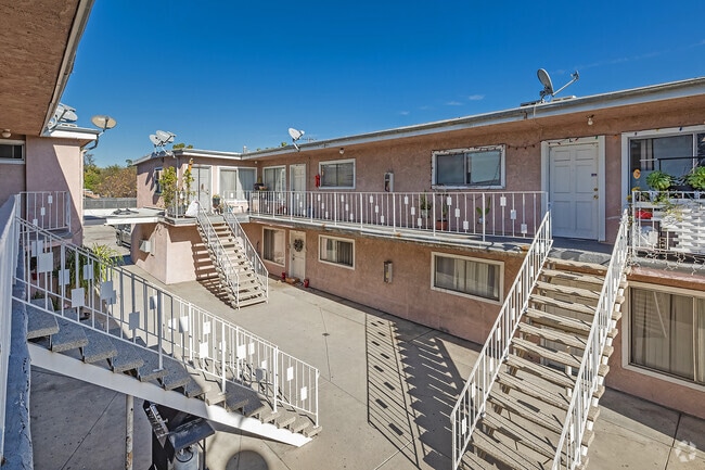 Courtyard - 9121 Orion Ave