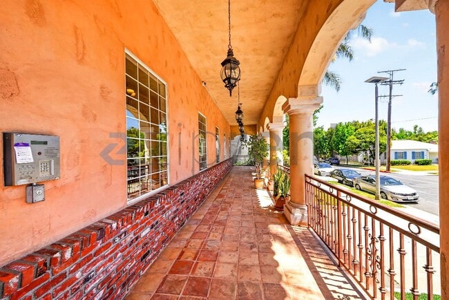 Photo - 14335 Huston St