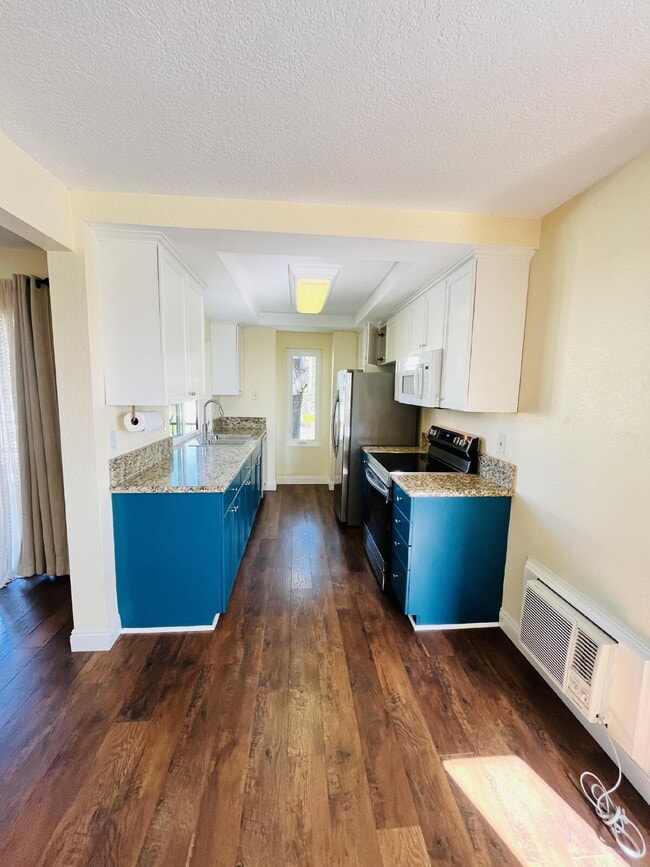 Building Photo - $2,900 - 2 Bed 2 Bath Condo in Del Cerro Unit 217