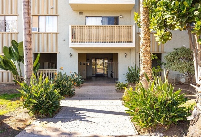 Building Photo - Great opportunity to rent this beautiful c... Unit 11 Rental
