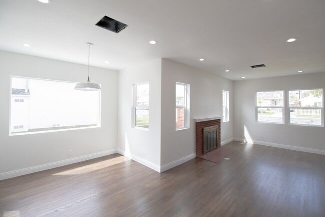 Photo - 17016 Van Ness Ave