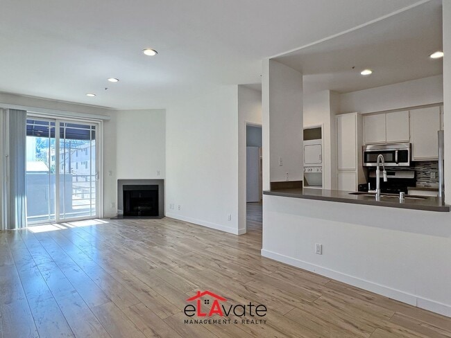 Building Photo - 14515 Dickens St Unit 202
