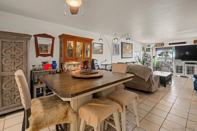 Dinning & Living Room - 2540 Clairemont Dr Unit 307