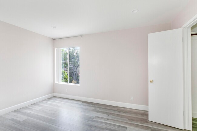 Photo - 365 Burchett St Unit 217
