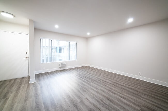 Photo - 2233 Ridgeley Dr