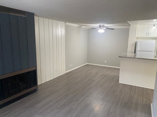 Photo - Chateau Garnet Apartments