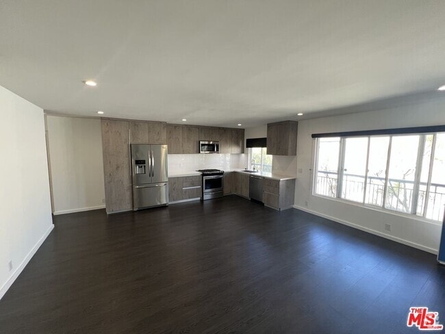 Building Photo - 1434 10th St Unit 7 Rental