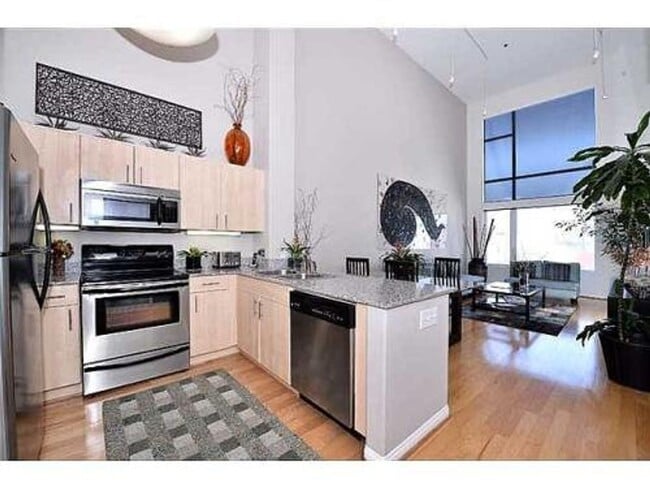Building Photo - Exquisite Penthouse+Loft in Cortez Hill available for rent!