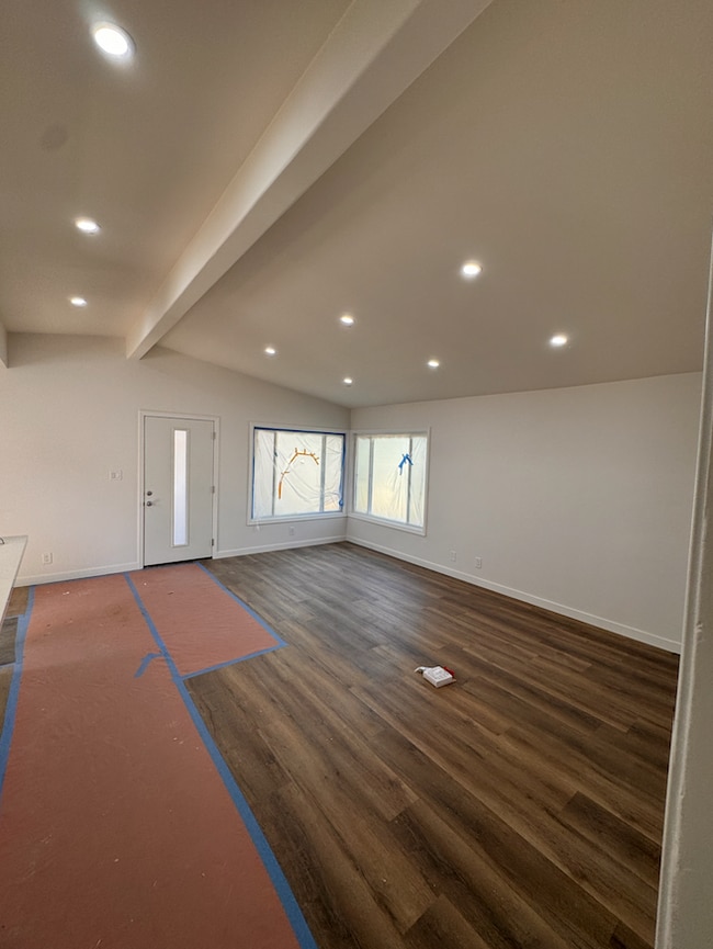 large open floor plan - 10802 Doty Ave Unit 10806