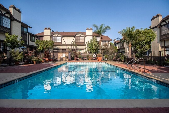 Photo - Light Filled 3-Story Townhome in Pool Community Unit Beautiful Townhome in Pool Commy!