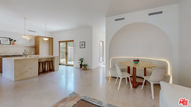 Photo - 4865 Wicopee Ave