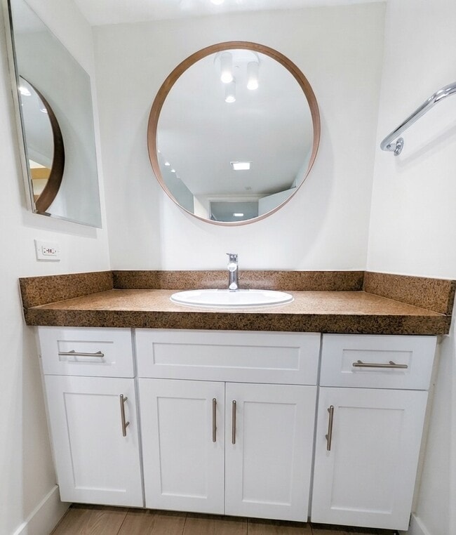 MASTER VANITY - 10535 Wilshire Blvd Unit 6