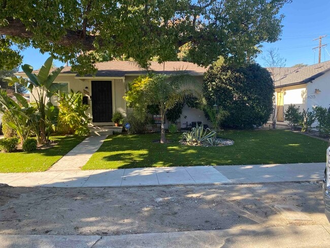 Building Photo - 6207 Goodland Ave Unit Guest House - Studio